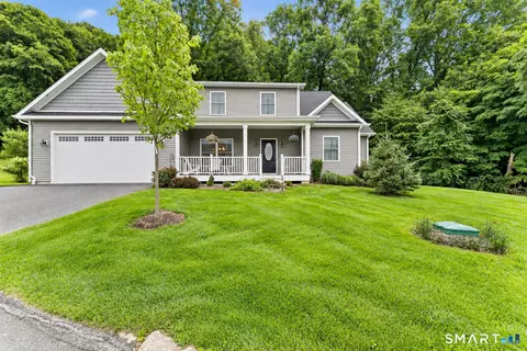 7 Tall Oaks Dr #7, New Milford, CT 06776