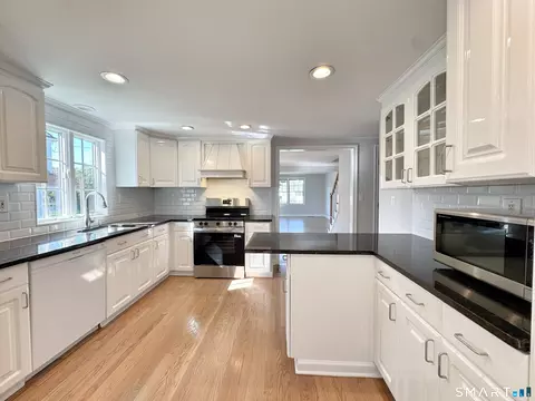 8 Muriel St, Norwalk, CT 06851