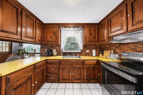 Kitchen - Undisclosed, Suffield, CT 06078 photo 2 of 4