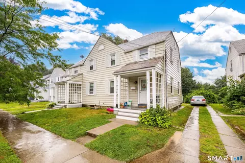 11 Colver St, New London, CT 06320