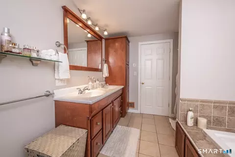 Bath - 144 Goff Rd, Wethersfield, CT 06109 photo 2 of 3