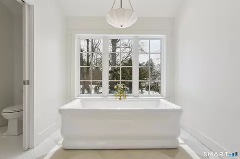 Bath - 1085 Ridge Rd, Hamden, CT 06517 photo 4 of 5