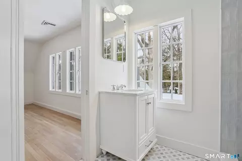 Entry Way - 1085 Ridge Rd, Hamden, CT 06517 photo 5 of 5