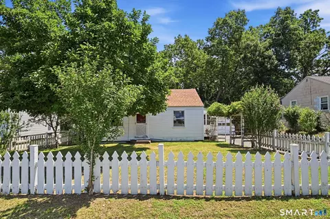 14 Pine Hill Rd, Enfield, CT 06082