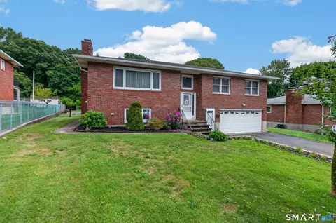 124 Judith Ln, Waterbury, CT 06704