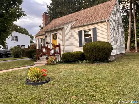 47 Earl St, Manchester, CT 06040
