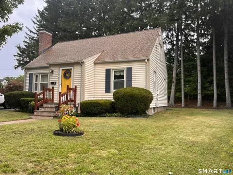 47 Earl St, Manchester, CT 06040