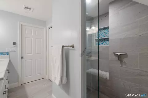 Bath - 165 Randall Dr, Suffield, CT 06078 photo 3 of 4