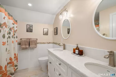 Bath - 165 Randall Dr, Suffield, CT 06078 photo 4 of 4