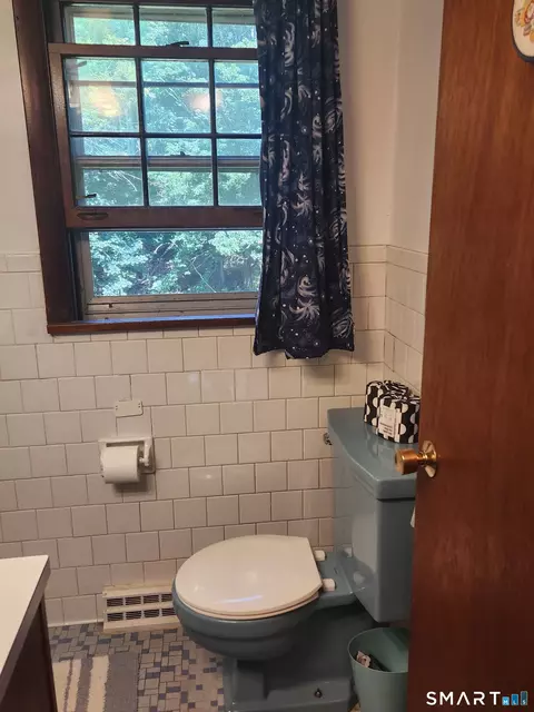Bath - 7 Pine St, Norwich, CT 06360 photo 2 of 3