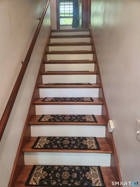Entry Way - 7 Pine St, Norwich, CT 06360 photo 2 of 3