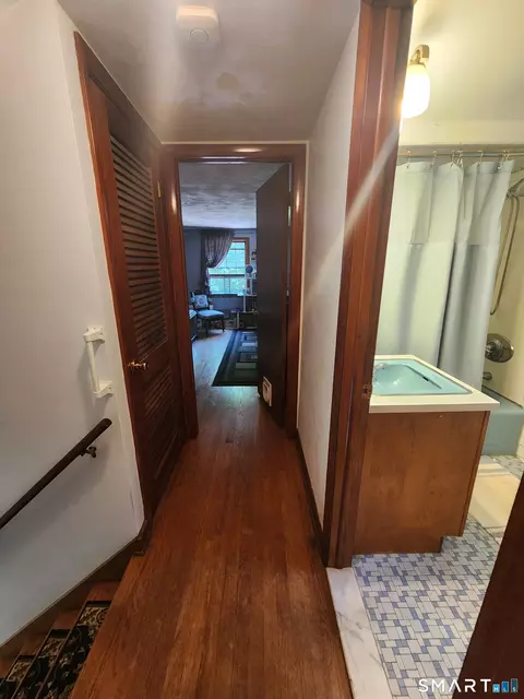 Entry Way - 7 Pine St, Norwich, CT 06360 photo 3 of 3