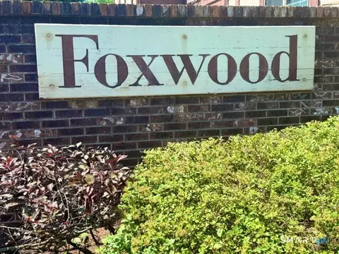 112 Foxwood Close Close, Milford, CT 06460