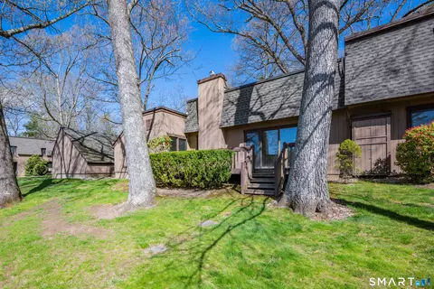 14 Canterbury Ln #14, Avon, CT 06001