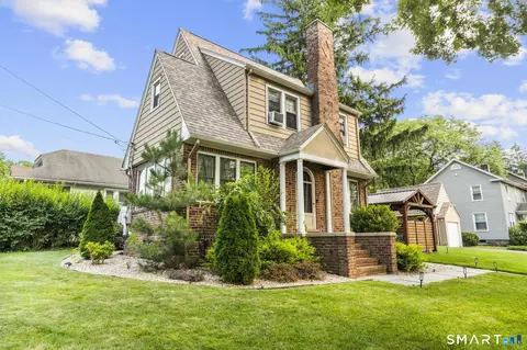 6 Collins Pkwy, Meriden, CT 06450