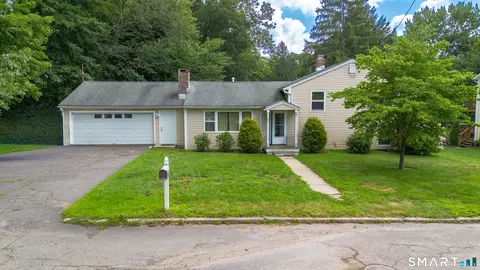 82 Sande Ave, Waterbury, CT 06706