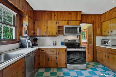 Kitchen - 39 Pendleton Rd, Preston, CT 06365 photo 3 of 4