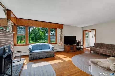 Living - 39 Pendleton Rd, Preston, CT 06365 photo 3 of 4