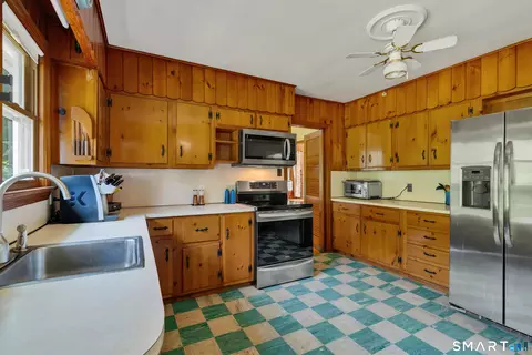 Kitchen - 39 Pendleton Rd, Preston, CT 06365 photo 2 of 4