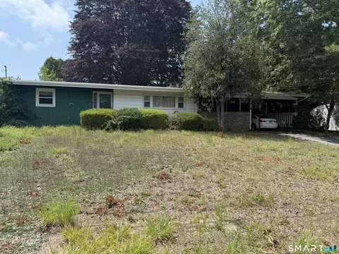 17 Russ Sim Hts, Groton, CT 06340