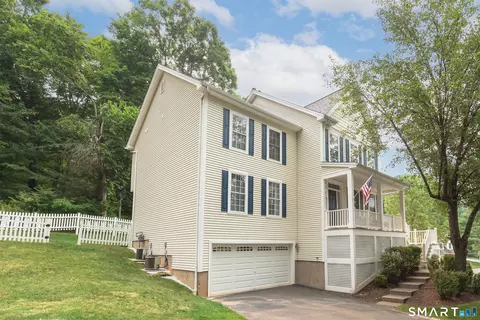8 Minuteman Cir #8, Southbury, CT 06488