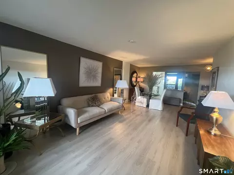 91 Strawberry Hill Ave #827, Stamford, CT 06902