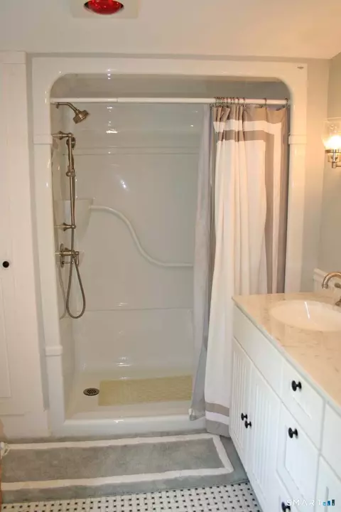 Bath - 355 Wall St, Hebron, CT 06248 photo 3 of 4