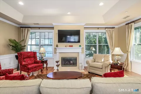 16 Franklin Ct #16, Newtown, CT 06470