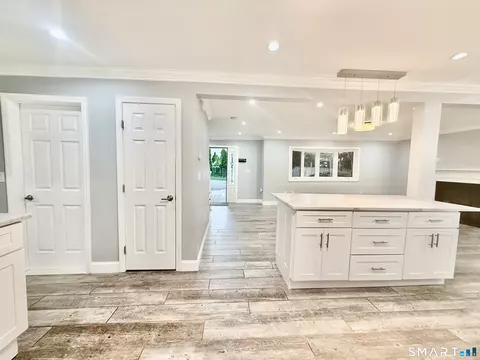 Entry Way - 5 Griffith Rd, Riverside, CT 06878 photo 1 of 3