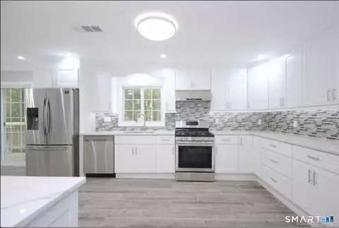 Kitchen - 5 Griffith Rd, Riverside, CT 06878 photo 1 of 7