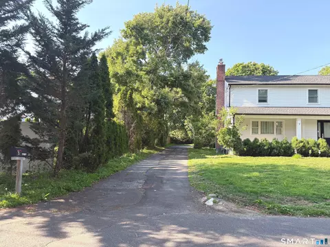 Exterior - 5 Griffith Rd, Riverside, CT 06878 photo 2 of 9