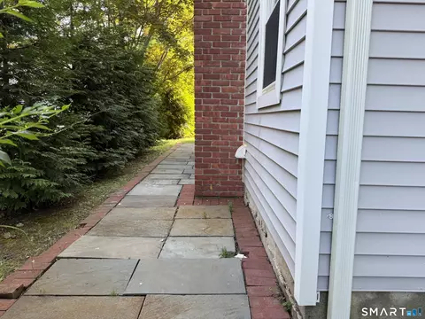 Exterior - 5 Griffith Rd, Riverside, CT 06878 photo 3 of 9