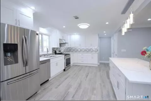 Kitchen - 5 Griffith Rd, Riverside, CT 06878 photo 2 of 7