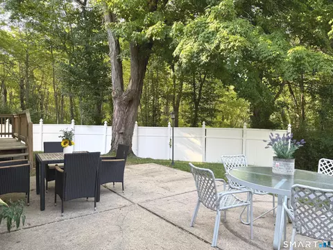 Exterior - 5 Griffith Rd, Riverside, CT 06878 photo 5 of 9