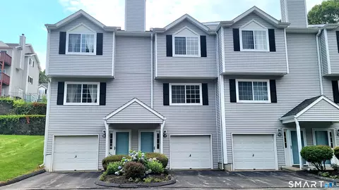 310 Boston Post Rd #9, Waterford, CT 06385