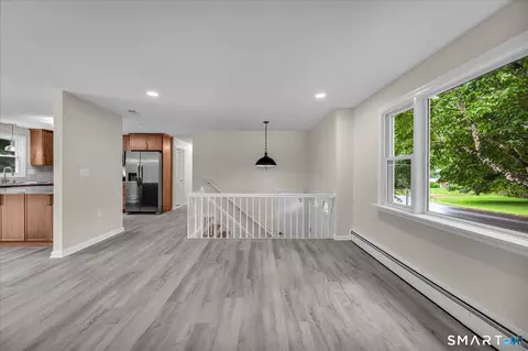 Living - 22 Settler Cir, Windsor, CT 06095 photo 1 of 10