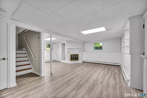 Living - 22 Settler Cir, Windsor, CT 06095 photo 8 of 10
