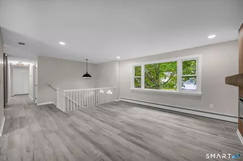 Living - 22 Settler Cir, Windsor, CT 06095 photo 2 of 10
