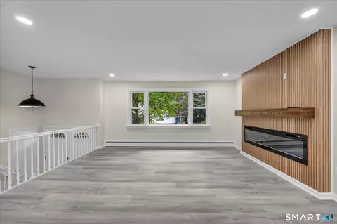 Living - 22 Settler Cir, Windsor, CT 06095 photo 3 of 10