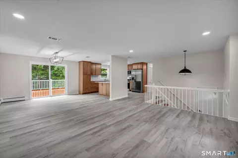 Living - 22 Settler Cir, Windsor, CT 06095 photo 6 of 10