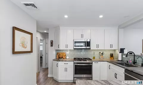 Kitchen - 52 Housatonic Dr, Sandy Hook, CT 06482 photo 2 of 6
