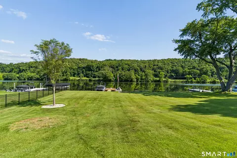 Exterior - 52 Housatonic Dr, Sandy Hook, CT 06482 photo 6 of 8