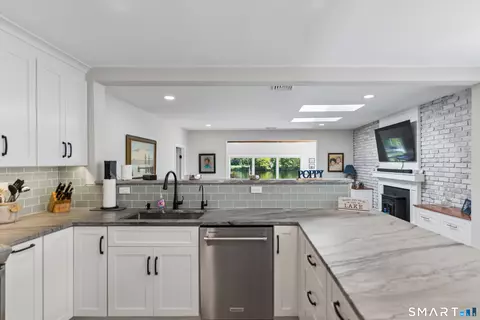 Kitchen - 52 Housatonic Dr, Sandy Hook, CT 06482 photo 3 of 6