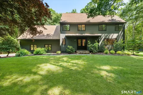 20 Riverside Ct, Guilford, CT 06437