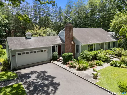 21 Hampton Ln, New Canaan, CT 06840