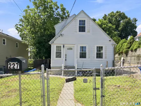 227 Sylvan St, Bridgeport, CT 06606