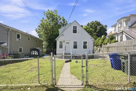 227 Sylvan St, Bridgeport, CT 06606