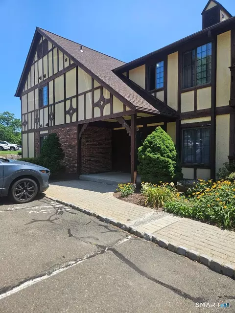 27 Canterbury Rd #27, Bridgeport, CT 06606