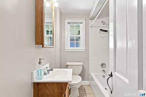 Bath - 866 Ridge Rd, Wethersfield, CT 06109 photo 1 of 3