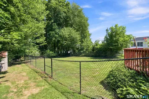 Exterior - 866 Ridge Rd, Wethersfield, CT 06109 photo 7 of 9
